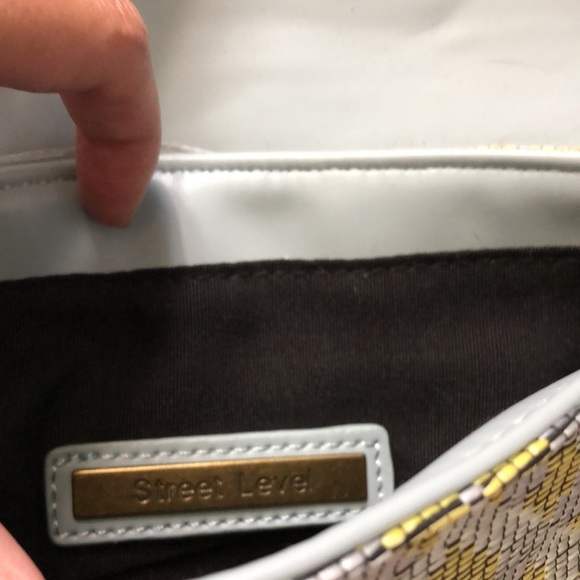 Street Level Shoulder Bag - Picture 5 of 9